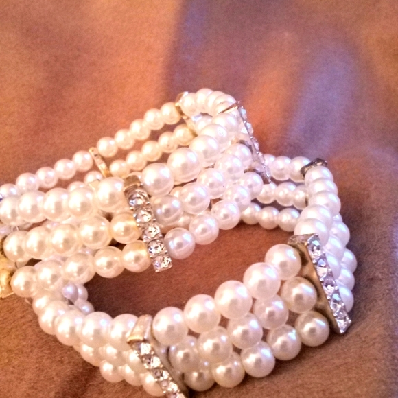 Pearl Beaded bracelet with Cubic Zirconia Diamonds - Picture 2 of 9